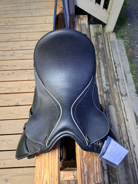 18" FMP Fresian Dressage Saddle