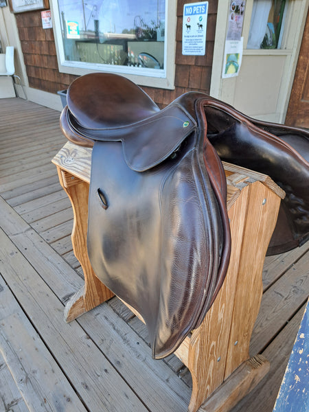 18" County Conquest Jumping Saddle