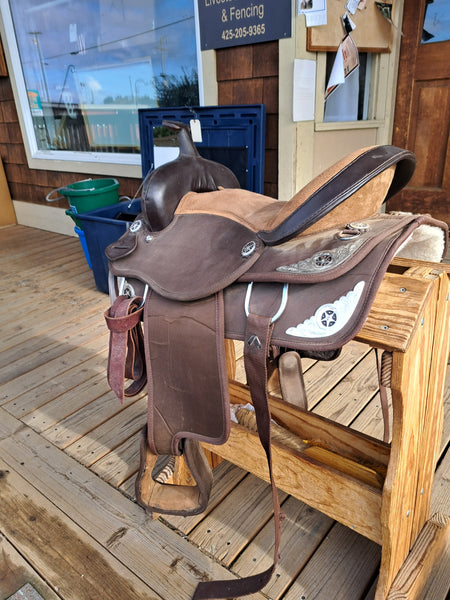 16" Synthetic Western Trail Saddle