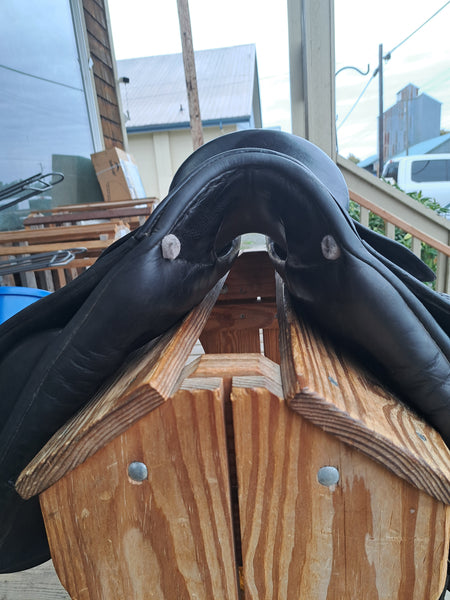 ON TRIAL 18" Stubben Scandica Dressage Saddle