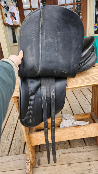 17" Karl Niedersuss Symphonie Dressage Saddle
