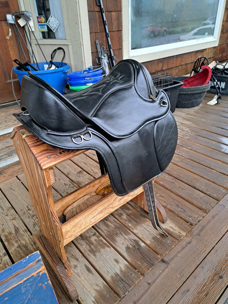 16" Black Forest Aspen Treeless Saddle