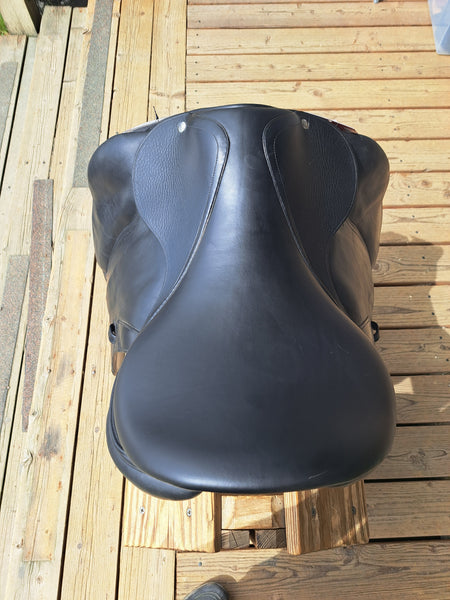 18" CWD SE24 Monoflap Dressage Saddle
