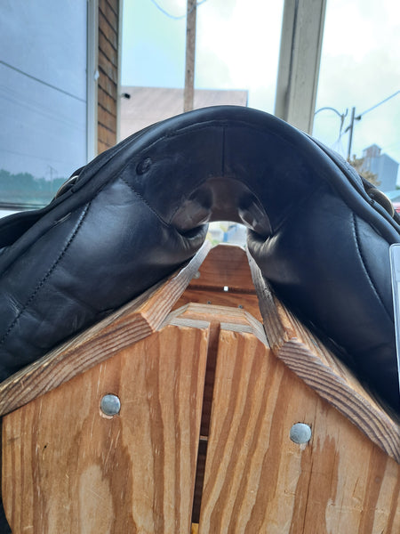 18" Borne Ambassador Dressage Saddle