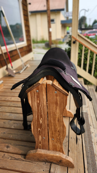 Mustang soft saddle with sturrips