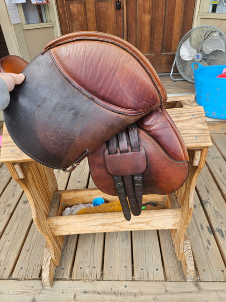 16.5" County Pro-fit Close Contact Jump Saddle