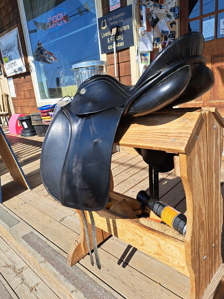 17" Karl Niedersuss Sattlemeister Dressage Saddle