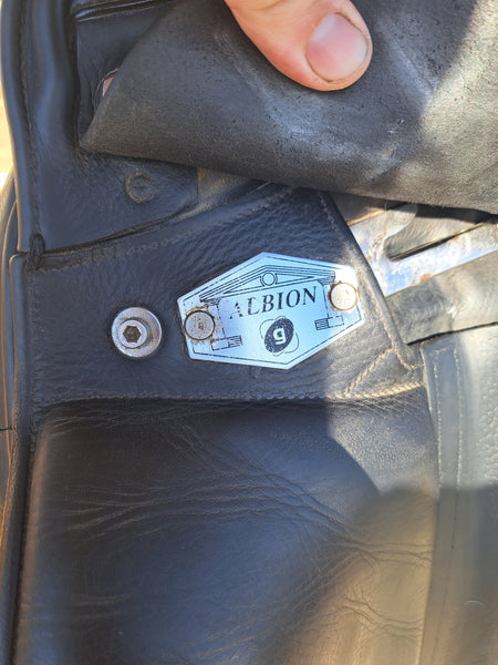 17.5" Albion Platinum Ultima Dressage Saddle