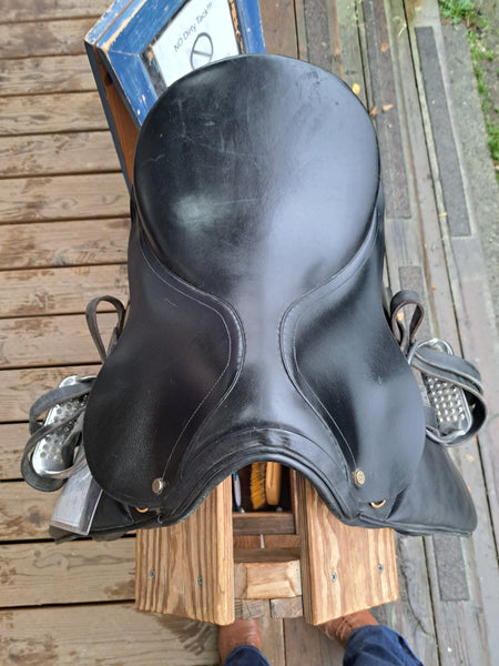 16.5" Paris Tack Dressage Saddle