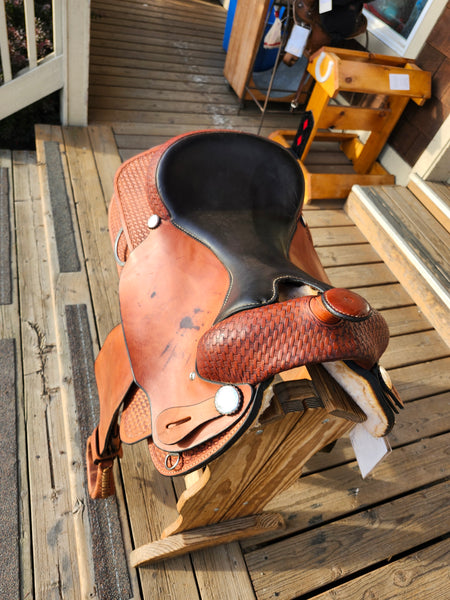 17.5" Frontier Saddlery Equitation Saddle