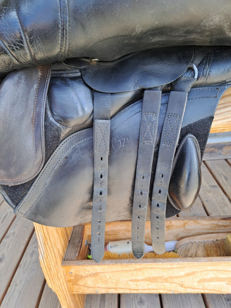 17.5" Kent & Masters MJJ S-Series Jumping Saddle