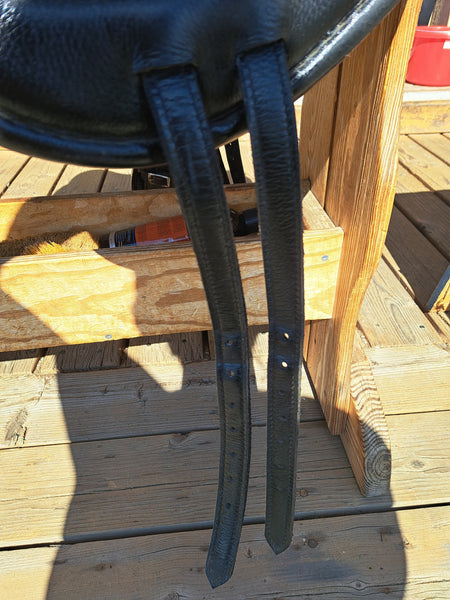 17" Hilason Treeless Endurance Saddle