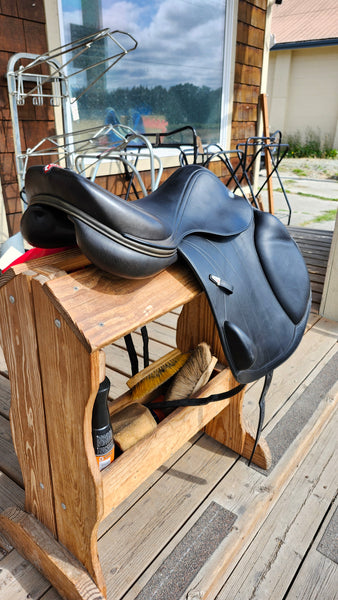 17.5" Equipe EK26 Monoflap Jumping Saddle