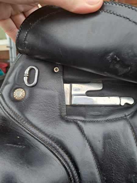 17" Amerigo Vega Dressage Saddle