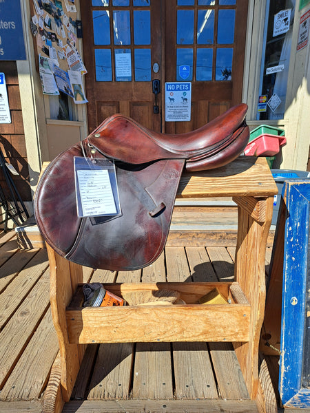 16.5" Devoucoux Biarritz Close Contact Saddle