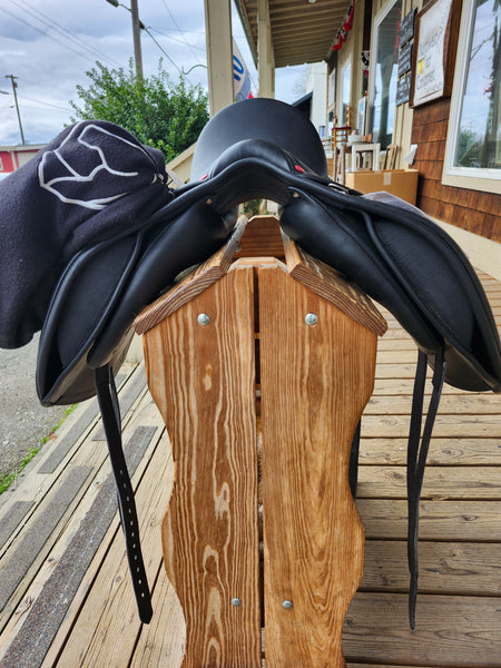 17" Edix Tudor Dressage Saddle