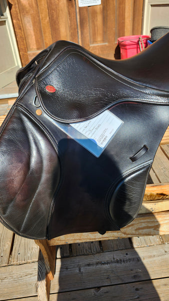 17.5" Kent & Masters S-Series jumping saddle