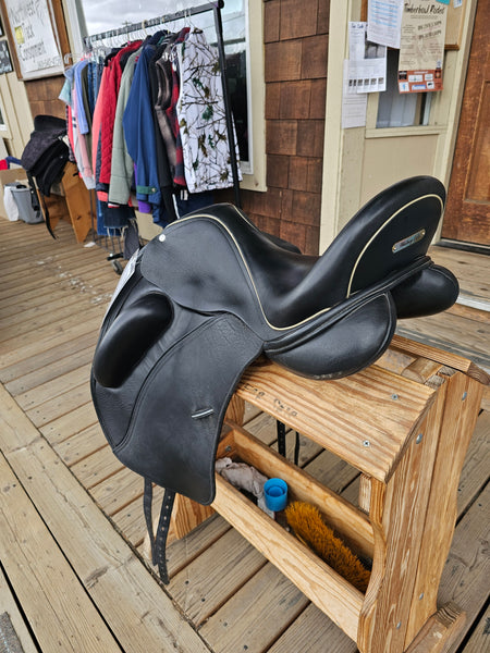 17.5" Custom Saddlery Wolfgang Gemini R Monoflap Dressage Saddle