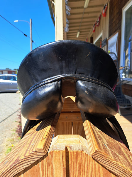 17" Collegiate Dressage saddle