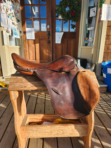 18" Cortina Close Contact Jump Saddle