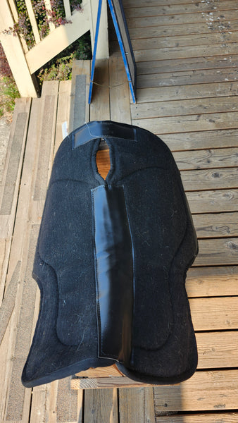 Tough 1 Soft saddle with stirups and pad