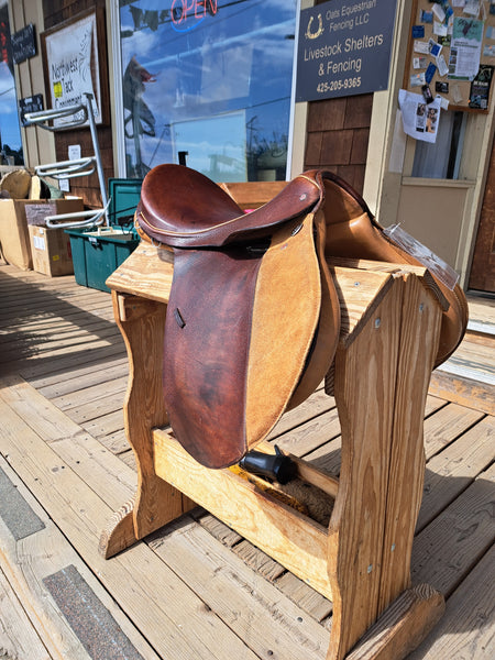 16.5" Courbette Classic All Purpose Saddle