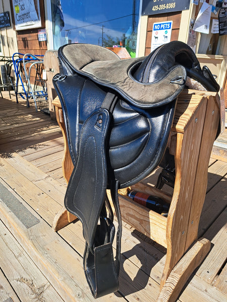 17" Hilason Treeless Endurance Saddle