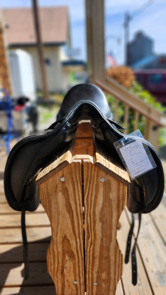 18" Prestige D1 Dressage Saddle