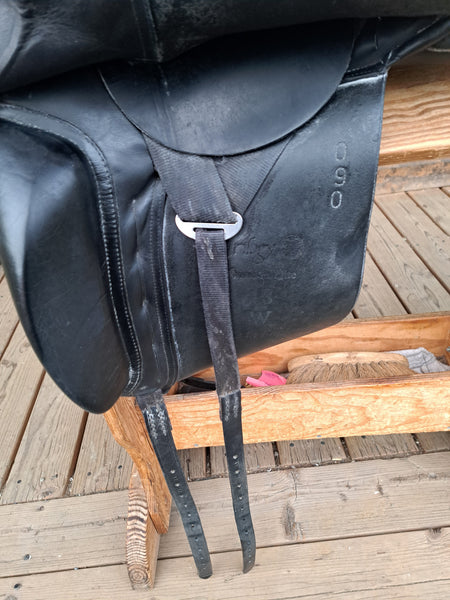 18" Trilogy Amadeo Elite Dressage Saddle