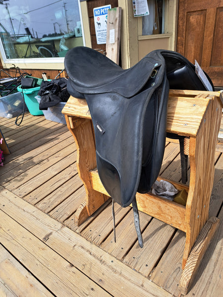 17" Wintec Pro Dressage Saddle