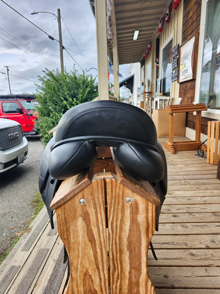 17.5 NSC Connoisseur Dressage Saddle