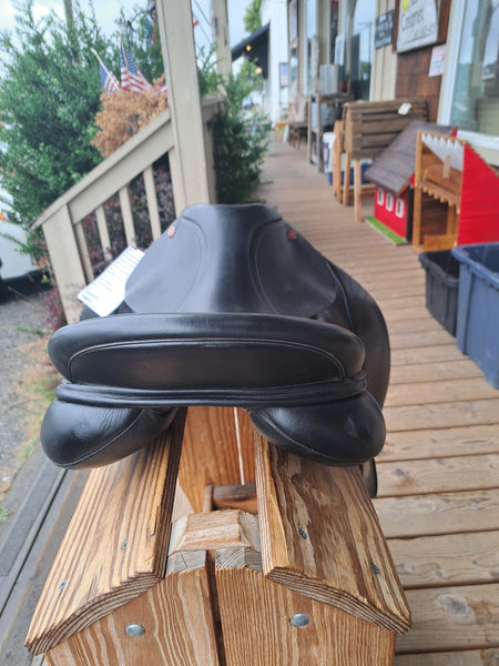 17.5" Kent & Masters MDR Standard Wither Dressage Saddle