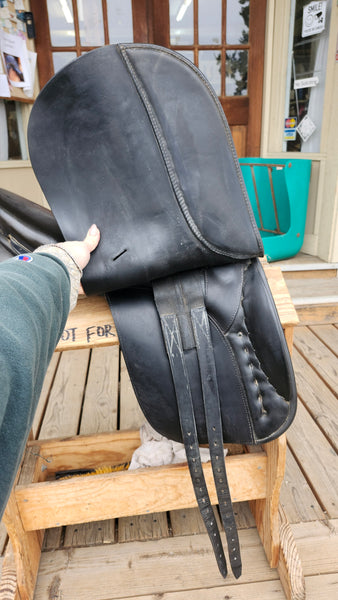 17" Karl Niedersuss Symphonie Dressage Saddle