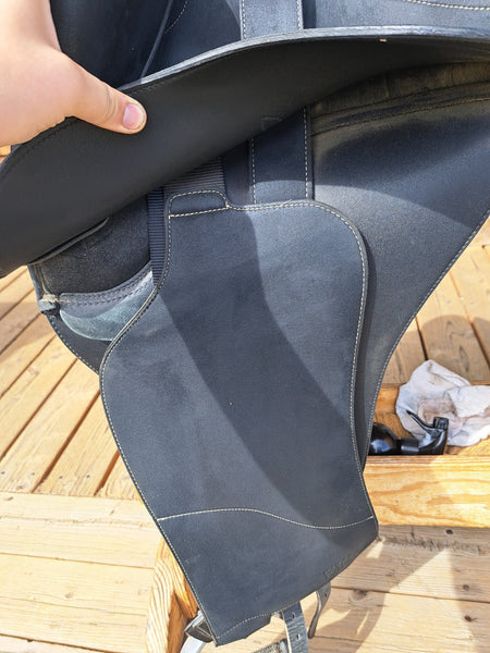 Bates Wintec Swinging Fender Australian Saddle - Large