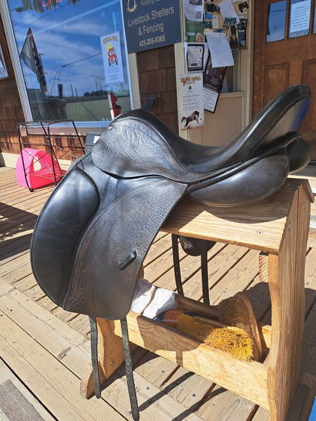 18" County Saddlery Connection Dressage Saddle