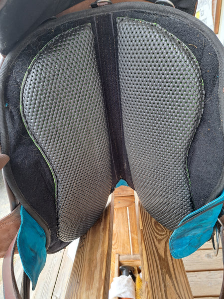 EZ Fit Treeless Saddle