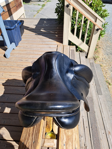 17.5" Custom Saddlery Wolfgang Solo Dressage Saddle