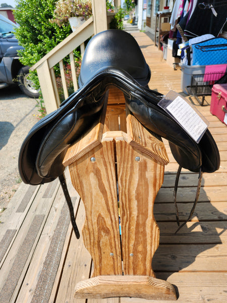 17" Kent & Masters MDM Dressage Saddle