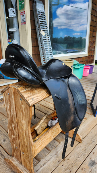 17.5" Kincade Dressage Saddle