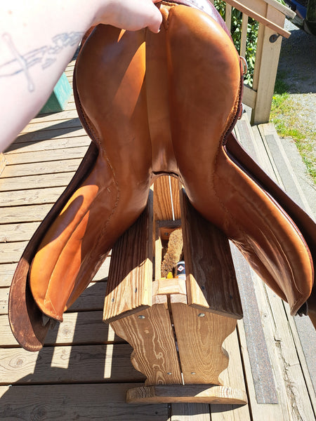 17" Stubben Close Contact Saddle