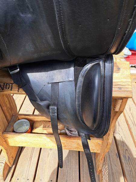 18" Schleese Obrigado Dressage Saddle