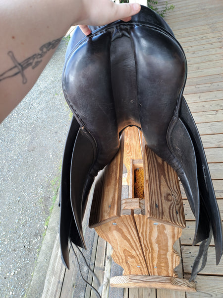 16.5" County Connection Dressage Saddle