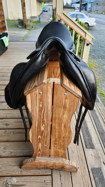 17" Amerigo Vega Dressage Saddle