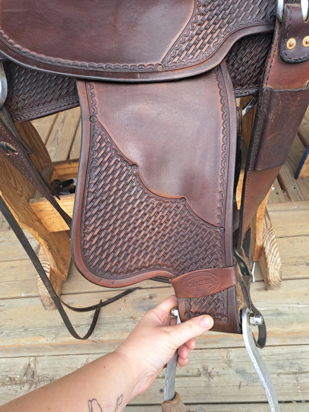 15.5" Crates Classic Reiner Saddle