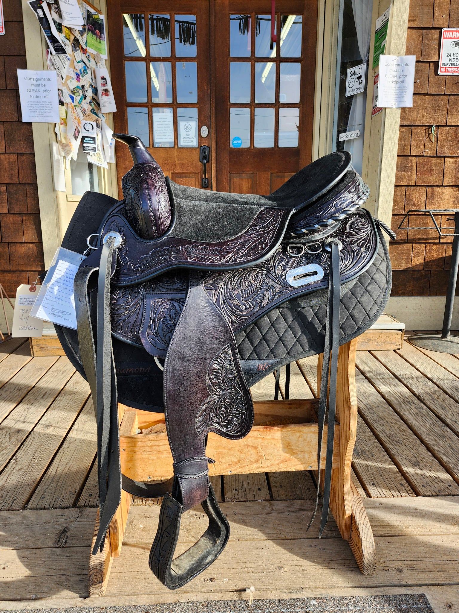 Black Forest Bourbon Oak Treeless Saddle Package - Size 1