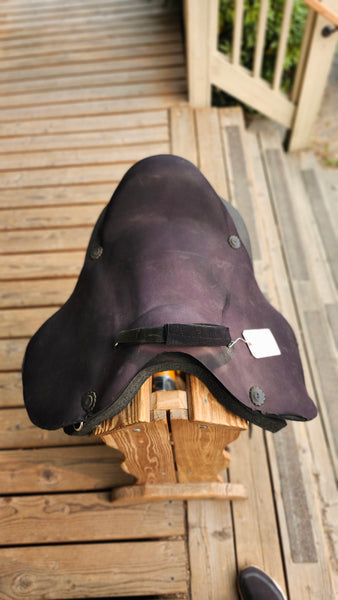 Mustang soft saddle with sturrips