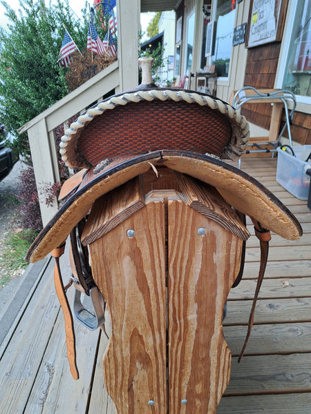 15.5" Circle Y Mercedes Barrel Saddle