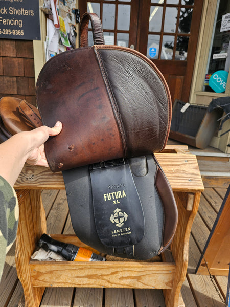 17" Courbette Futura XL All Purpose Saddle
