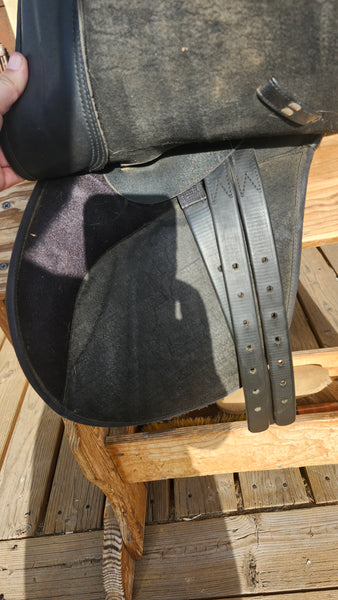 16.5" Wintec All Purpose English Saddle