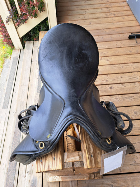 18" HDR Dressage Saddle